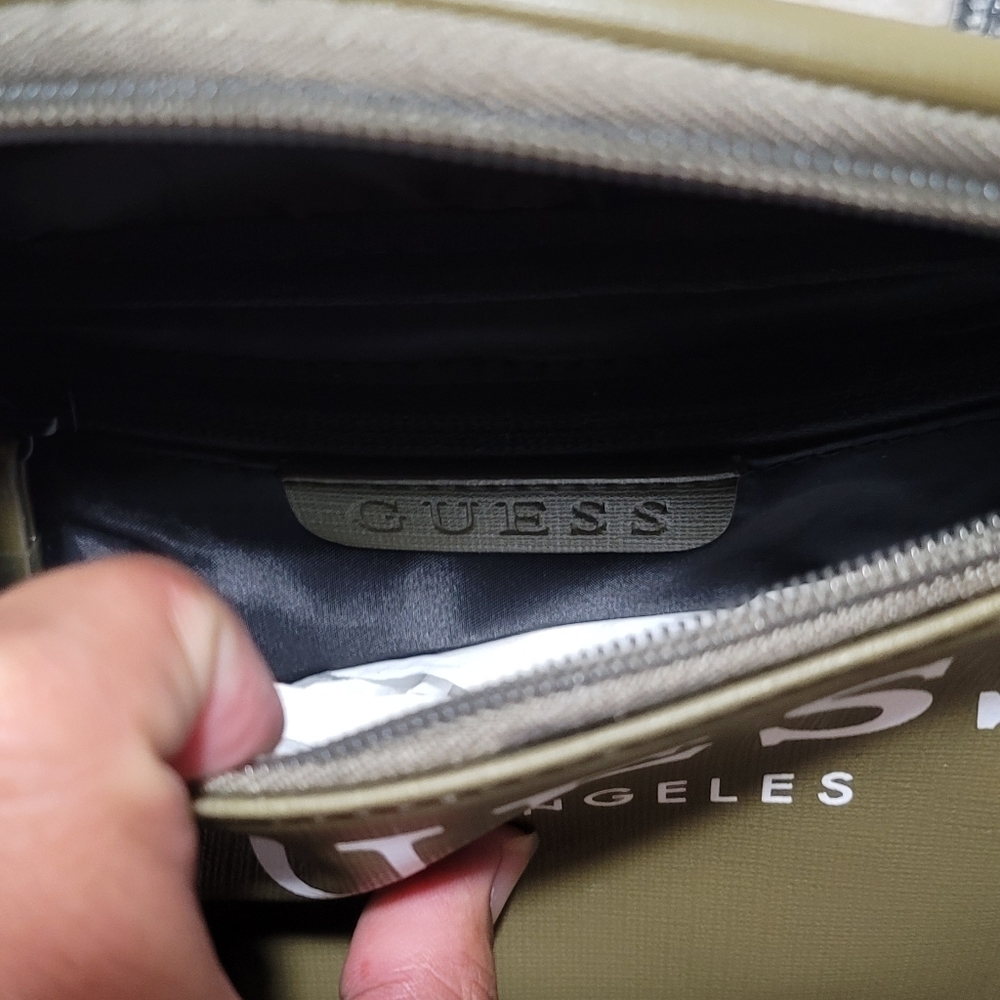 Guess - Picture 3 of 3